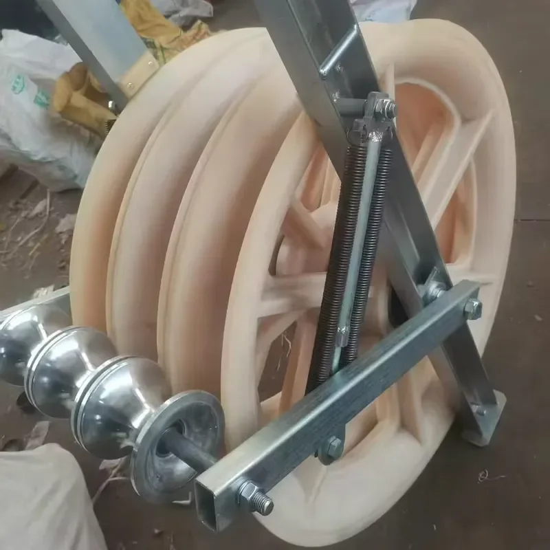 Triple Block Pulley 660x100mm Detachable Polyamide Liner Overhead Wiring Accessory for Conductor Stringing