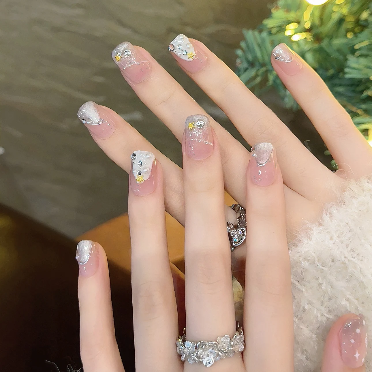 10Pcs Christmas Tree Press on Nails Full Cover Glitter Cat Eye Fake Nails Snowflake False Nails Wearable Short Square Nails