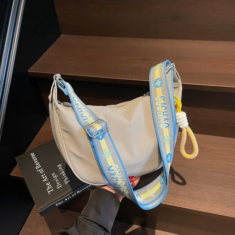 

2025 College Trend! Women's Striped Canvas Messenger Bag | Adjustable Strap Multi-Pocket Commuter Tote | Casual for Students