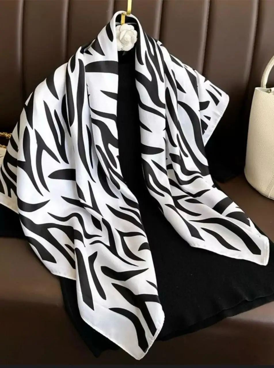 Syal Satin Lembut Wanita Mewah Syal Persegi Gambar Cetak Garis Hewan Mode Syal Twill Wanita Jilbab Jilbab 90*90CM