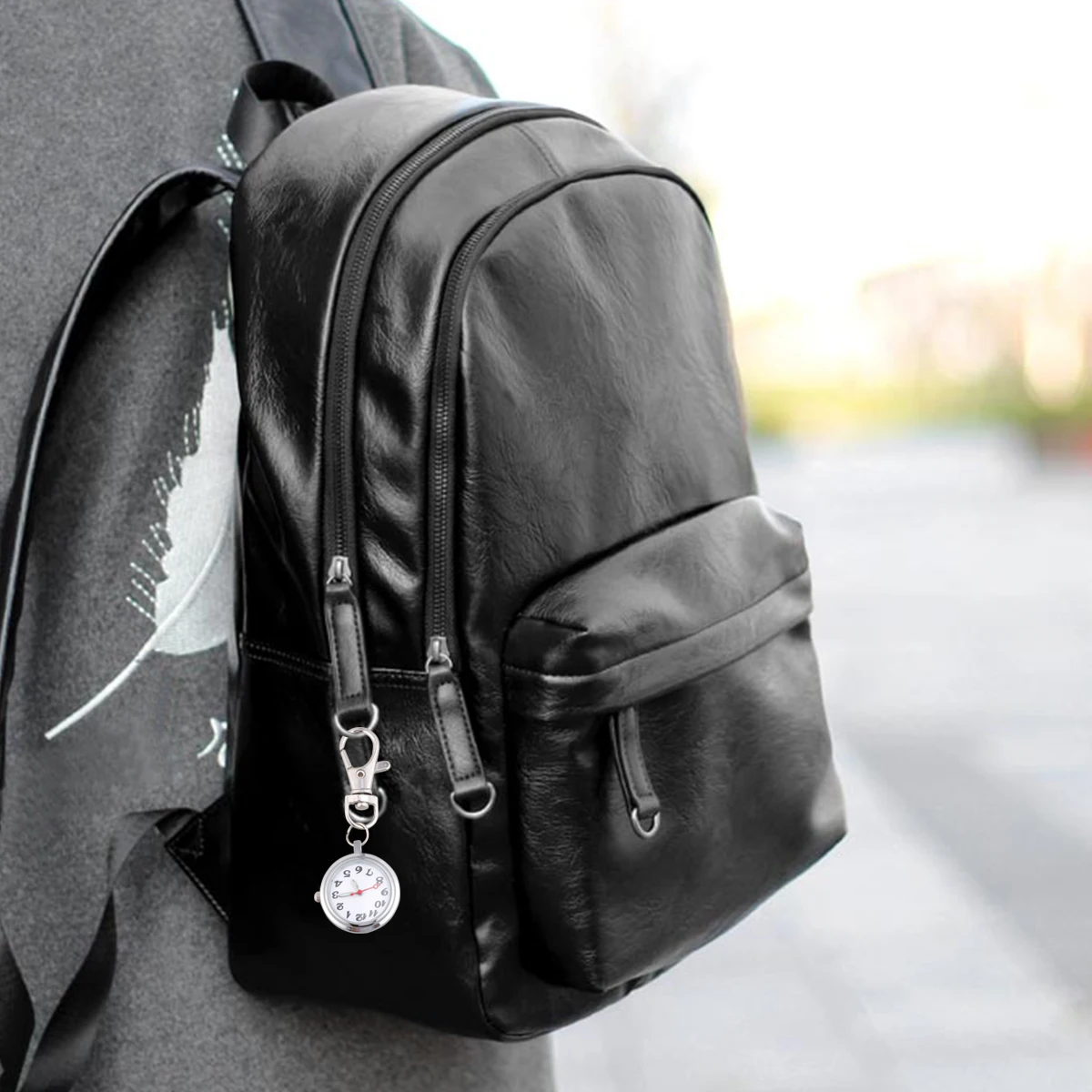 ساعة جيب كبيرة الحجم بسلسلة مفاتيح كوارتز ساعة يد مضيئة تصميم دائري كبير سهل القراءة وجه للرجال والنساء فكرة هدية