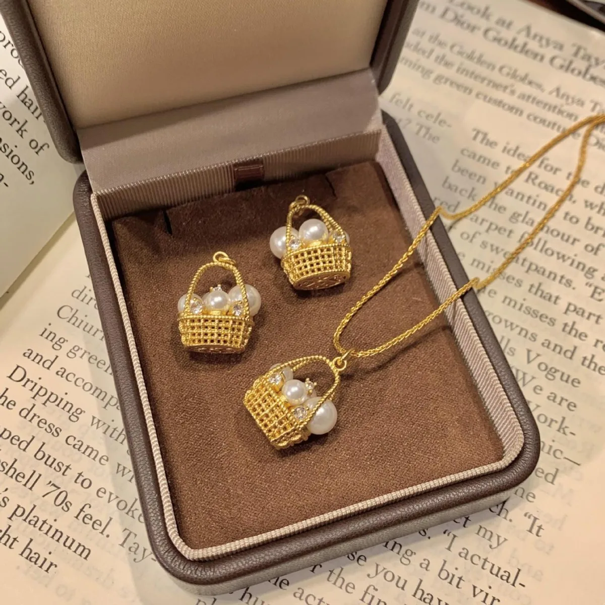 الإبداعية الماس مطعمة اللؤلؤ سلة للزهور قلادة رومانسية نمط الجوف خارج رائعة الراقية قلادة مجوهرات الزفاف هدية