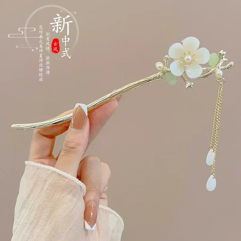 1PC Glowing Lotus Lantern Hair Stick Chinese Style Palace Lantern Hairpin New Ancient Style Flower Tassel Hair Insert Women Gift