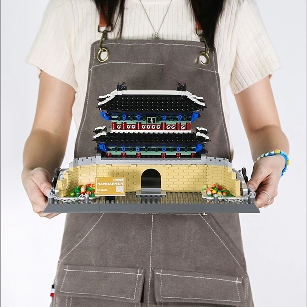 

Конструктор-модель: Знаменитые исторические архитектурные сооружения Южной Кореи – Ворота Чонли, Здание Суннамун. Коллекционная игрушка из кирпичиков.