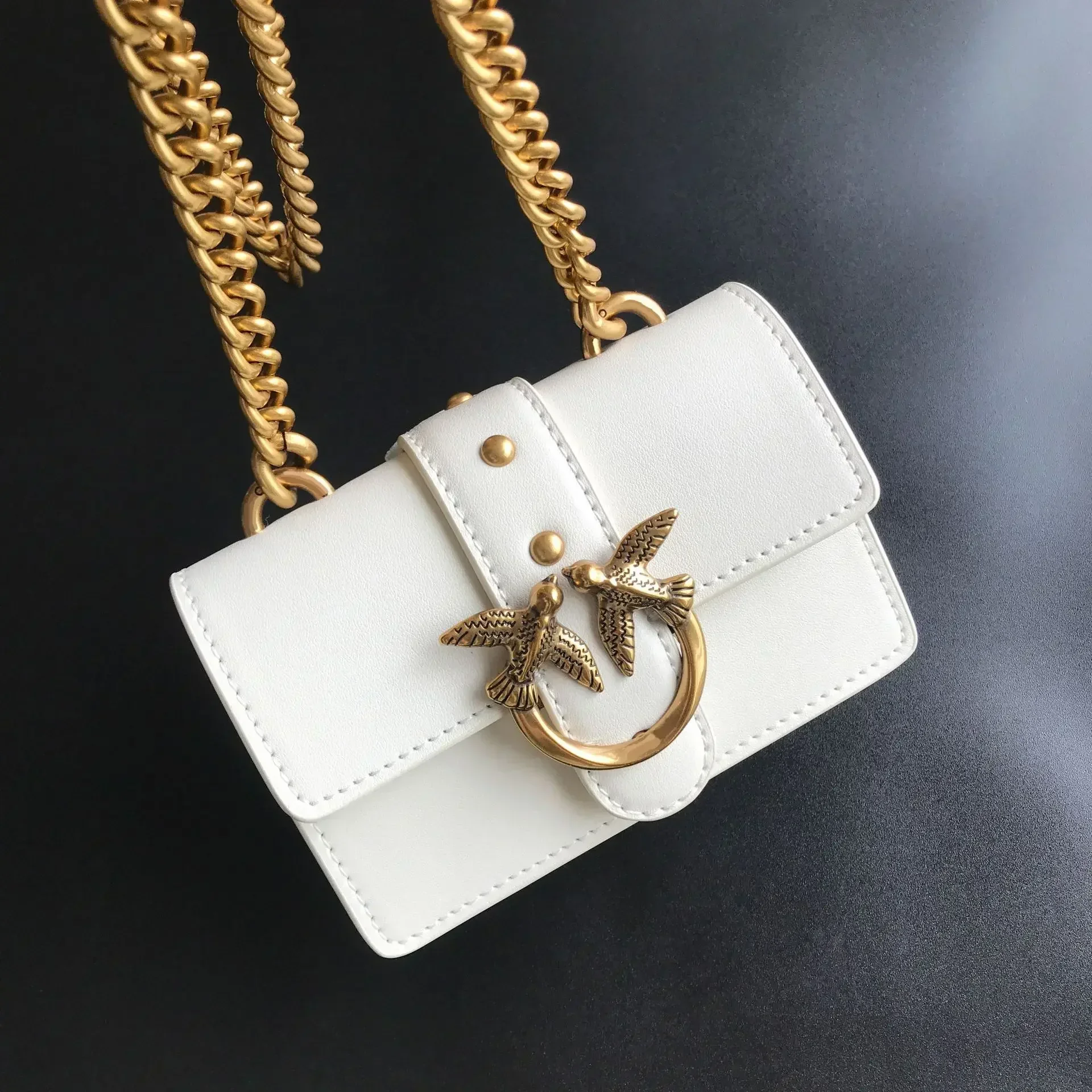 2026 Neue Damen-Umhängetasche in Beige mit V-Steppung, PU-Leder, Goldener Schwalbenverschluss, Ketten-Mini-Schultertasche für den Alltag, Dating, Hochzeit, Bestseller – Detail 38