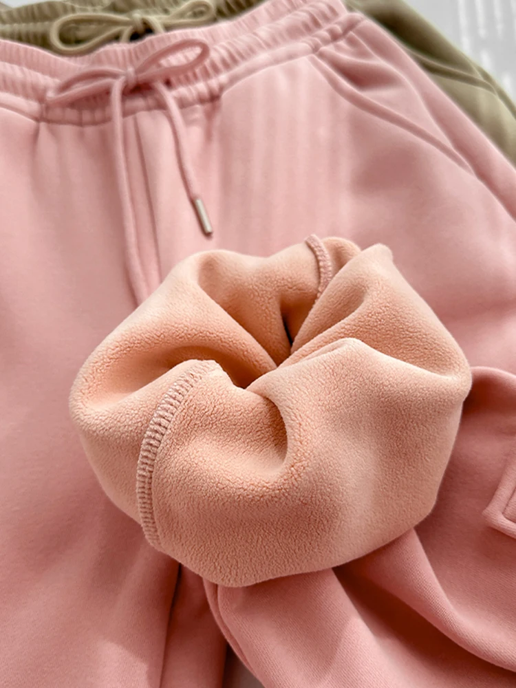 Women's Autumn Winter Fleece Lined Warm Sweatpants with Big Pockets Cargo Pants Sporty Casual Loose Wide Leg Pants