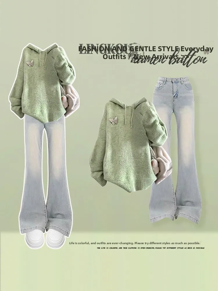 

Модный вязаный комплект: джемпер и джинсы с высокой талией для женщин, осенний комплект из двух предметов: укороченный топ и широкие брюки.