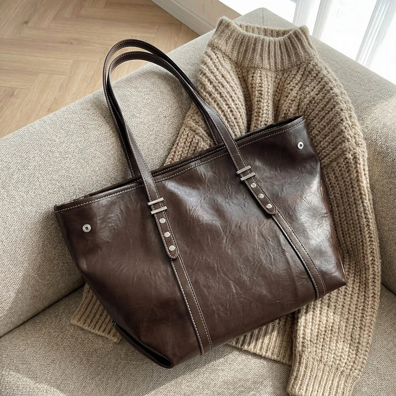 

PU Leather Large Capacity Tote Bag Metal Buckle Strap Detail Top Handle 2025 Daily Commute Vintage Minimalist Handbag for Women