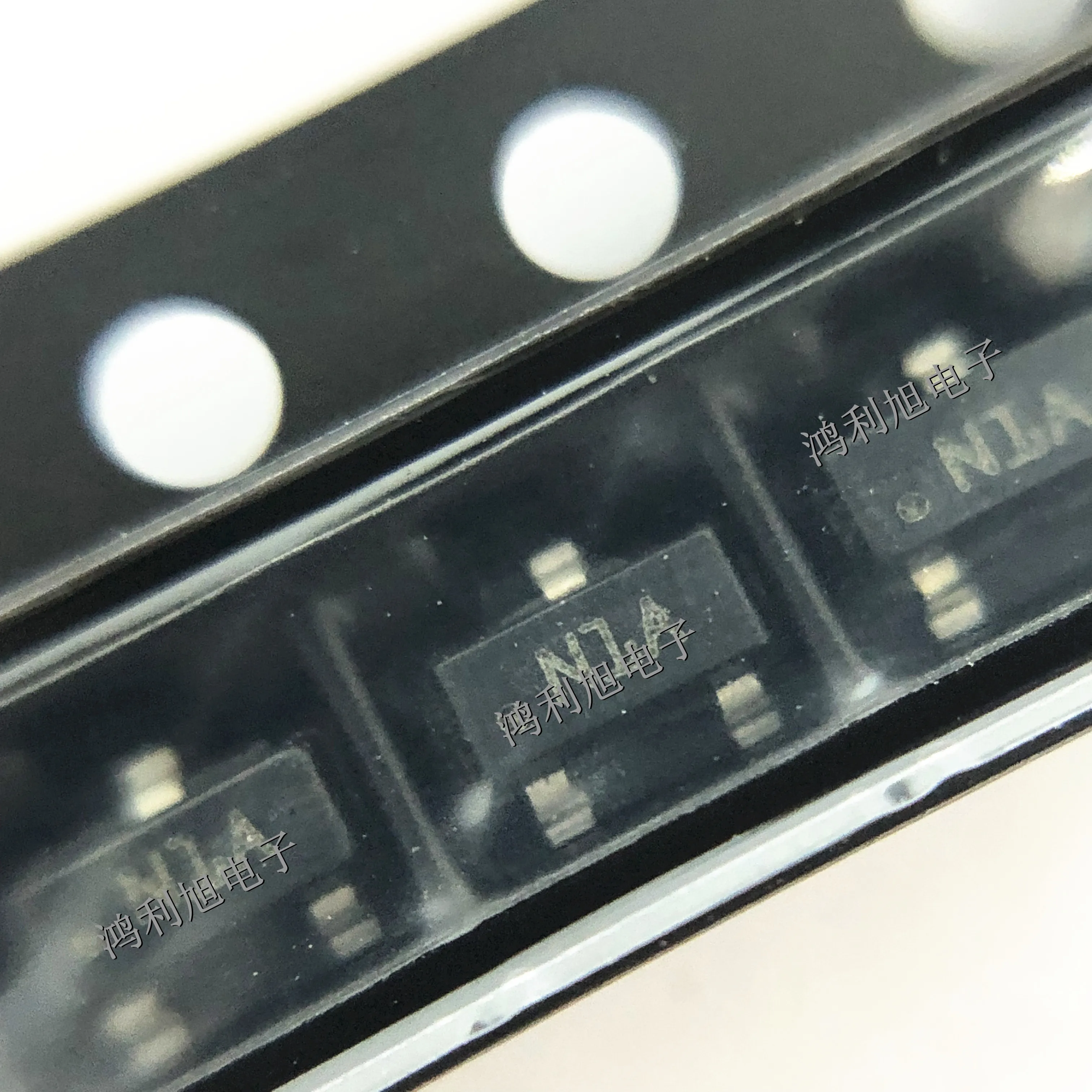 20pcs/Lot LM431CIM3X SOT-23-3 MARKING;N1A Voltage References 100mA 36V Operating Temperature:- 40 C-+ 85 C