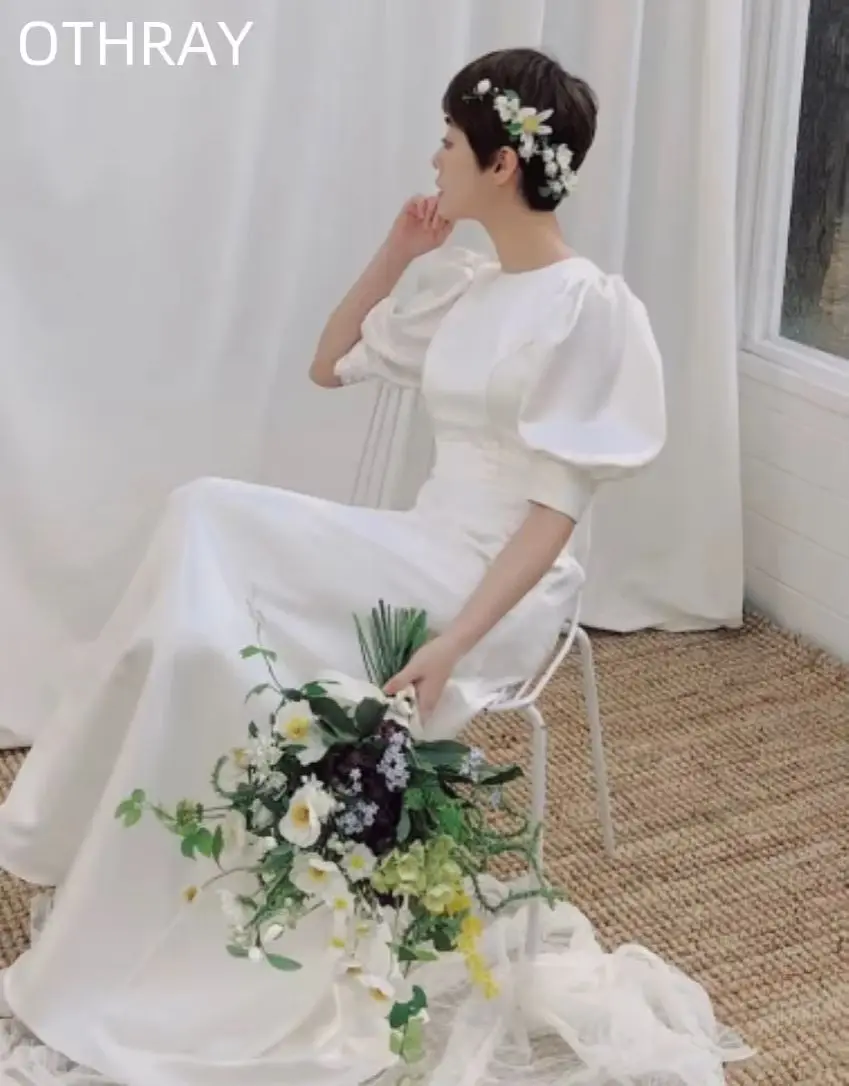 ชุดเจ้าสาวสไตล์ฝรั่งเศสเรียบง่ายปุ่ม Robe De Mariée ปรับแต่งใหม่ A-Line O-คอชุดแต่งงาน Lustrous ซาติน