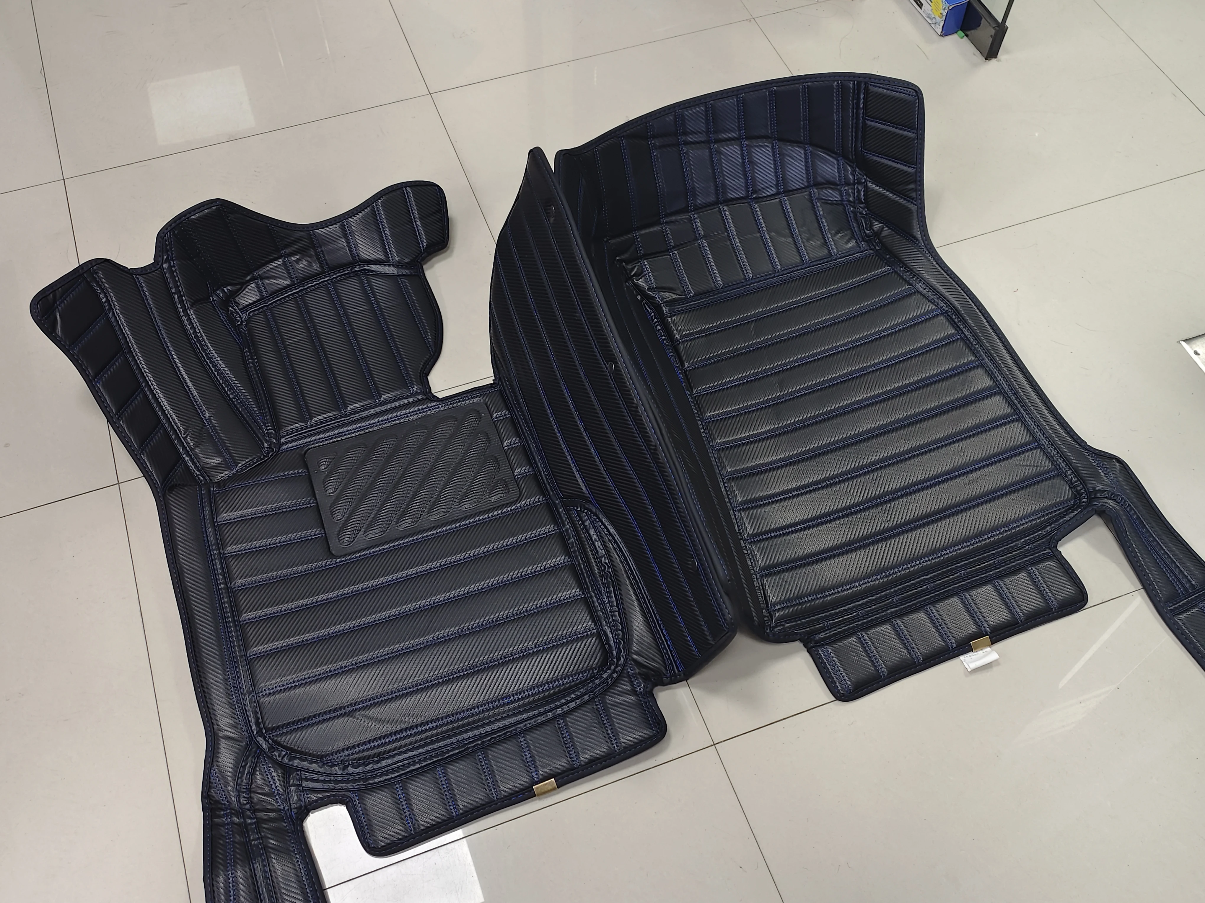 

Custom Carbon Fibre Floor Mats For VW Volkswagen Tiguan L 5-seat 2017-2023 18 19 20 21 22 Foot Carpet Auto Interior Accessories