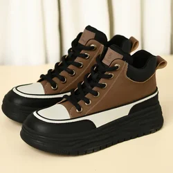 Stivali nudi da donna invernali Sneakers alte in peluche suola spessa in pelle scarpe Casual da donna comodi stivali corti stivali con plateau alla moda