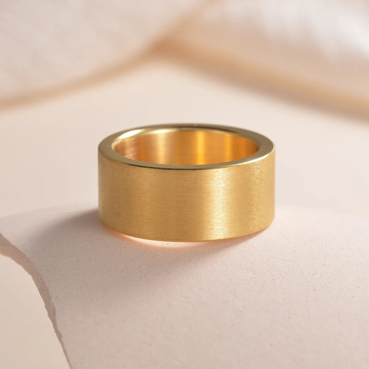 خواتم واسعة من الفولاذ المقاوم للصدأ بلمسة نهائية غير لامعة - مجوهرات عصرية باللون الذهبي للنساء والرجال - مقاسات دروبشيبينغ بالجملة 7-13 #2