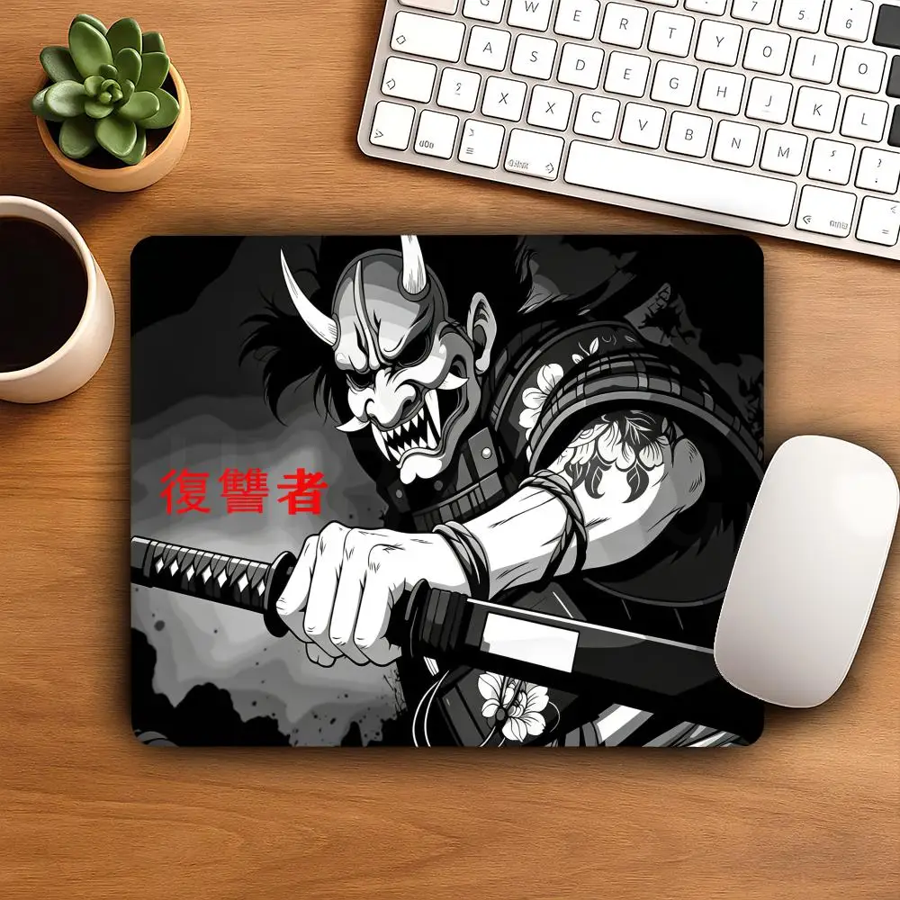 

HYBXAXC Samurai Oni Mask Small Mouse Pad Non-slip Large Desk Mat for Gaming Office Laptop Keyboard Decor