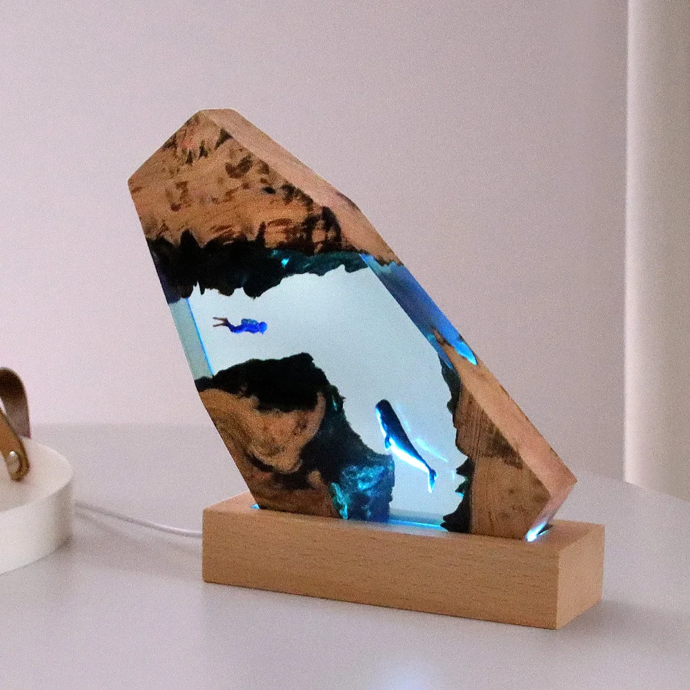 

Ocean Cave Whale Diver Desktop Ornament Creative Solid Wood Resin Lamp Craftsmanship Exquisite Birthday Gift