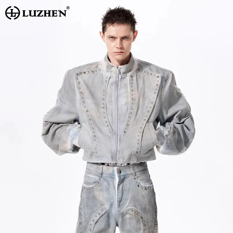 

Мужская джинсовая куртка LUZHEN 2026: Новинка, винтажный стиль, эффект потертости, с металлическими заклепками и пэчворком, модная уличная одежда JY6427