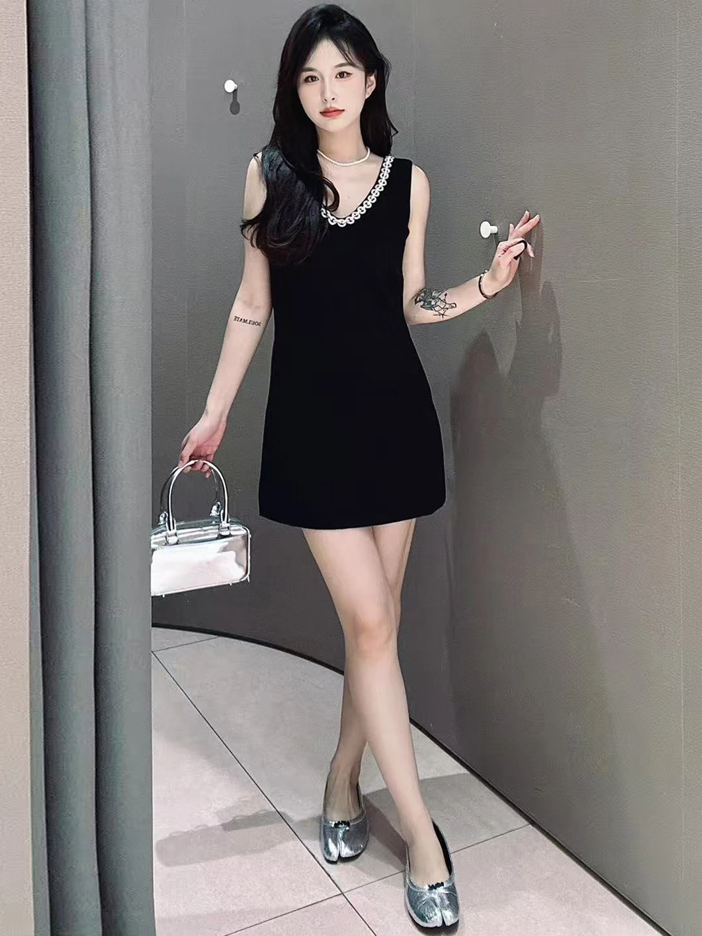 Ele V-Ne Diamond-Em… - image