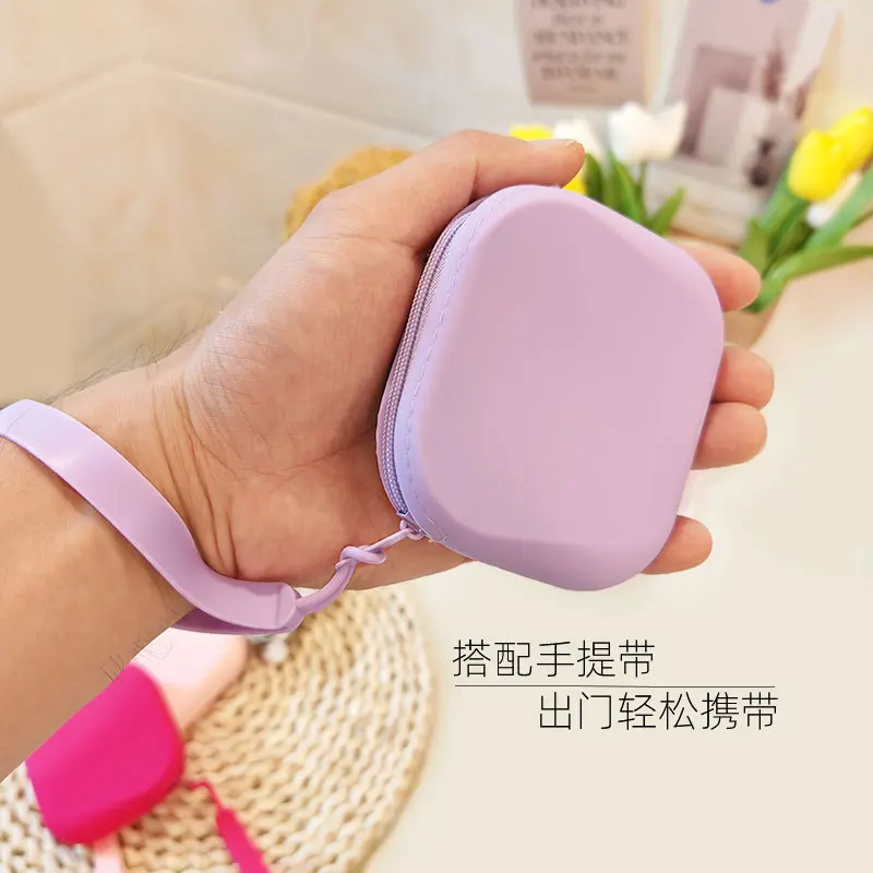 Mini portamonete portatile multiuso in morbido silicone con cerniera con cinturino da polso Borsa portaoggetti impermeabile per rossetto per auricolari regalo