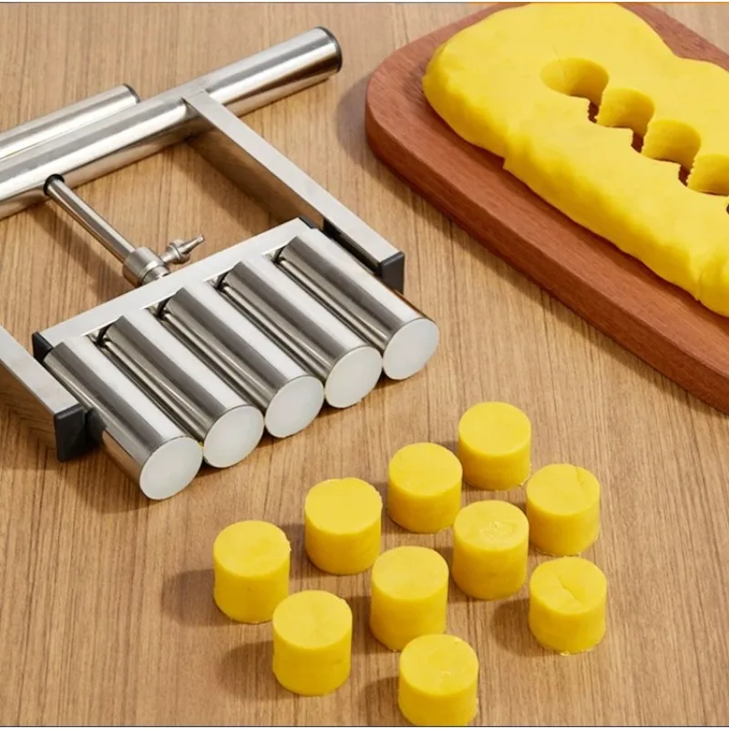 Moon cake filling device, filling dough quantitative artifact, peach cake splitter, mung bean cake hand-pressed filling machine