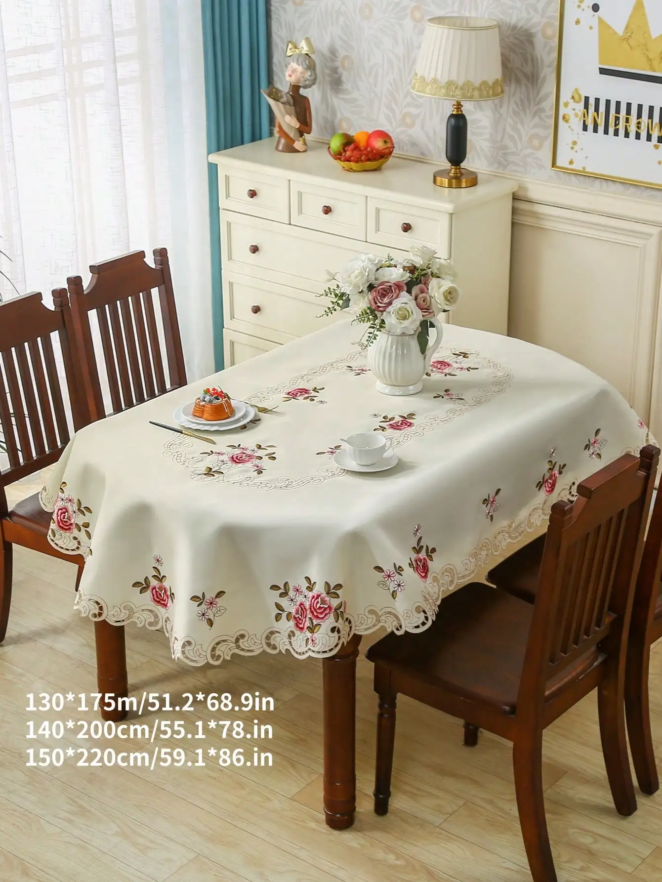 1 Piece Floral Embroidered Handmade Hollow-Out Oval Tablecloth, European-Style Polyester Fiber Oval Embroidered Handmade Hollow-Out Dust-Proof and Heat-Resistant Tablecloth, Suitable for Dining Tables, Coffee Tables, and Everyday Home Use and Wedding Parties