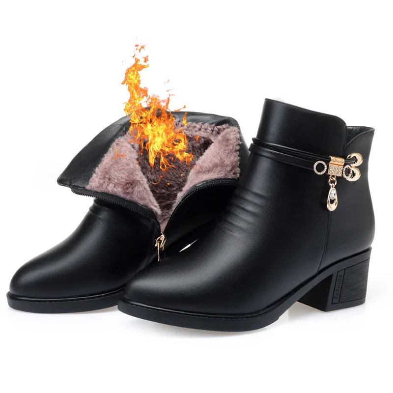 Soft Leather Women's Boots 2023 Winter Waterproof Woman Warm Snow Boots Women Comfortable Soft Bottom Short Boots Plus Size