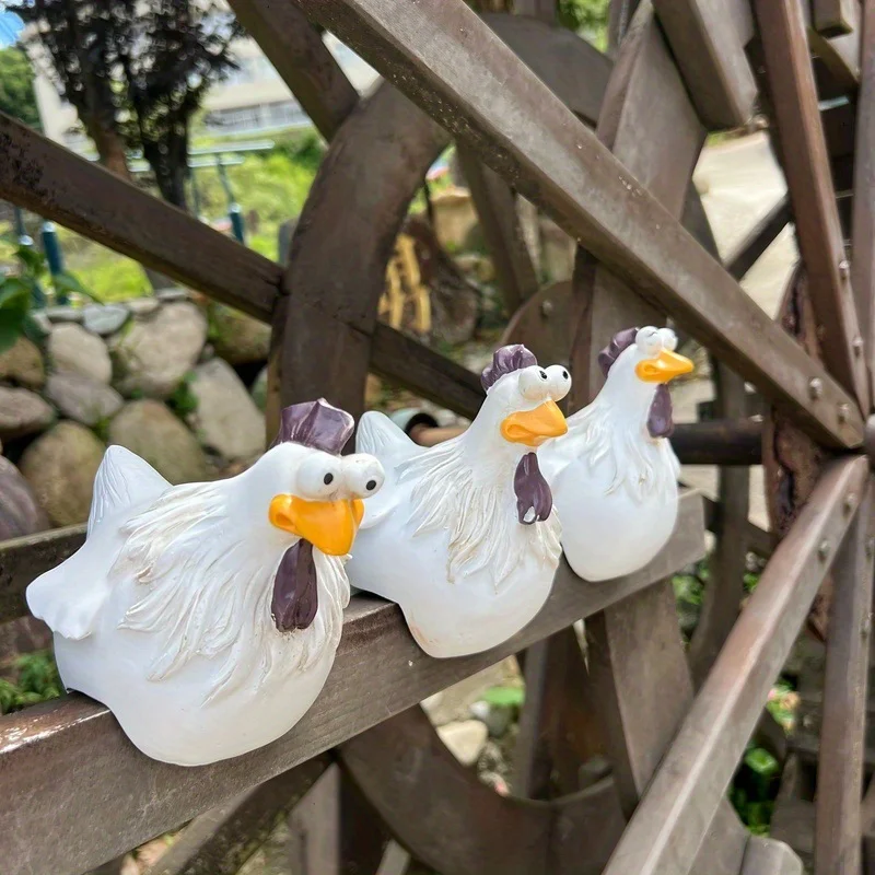 Creative spoof courtyard fence, rural chicken decoration, home garden resin crafts