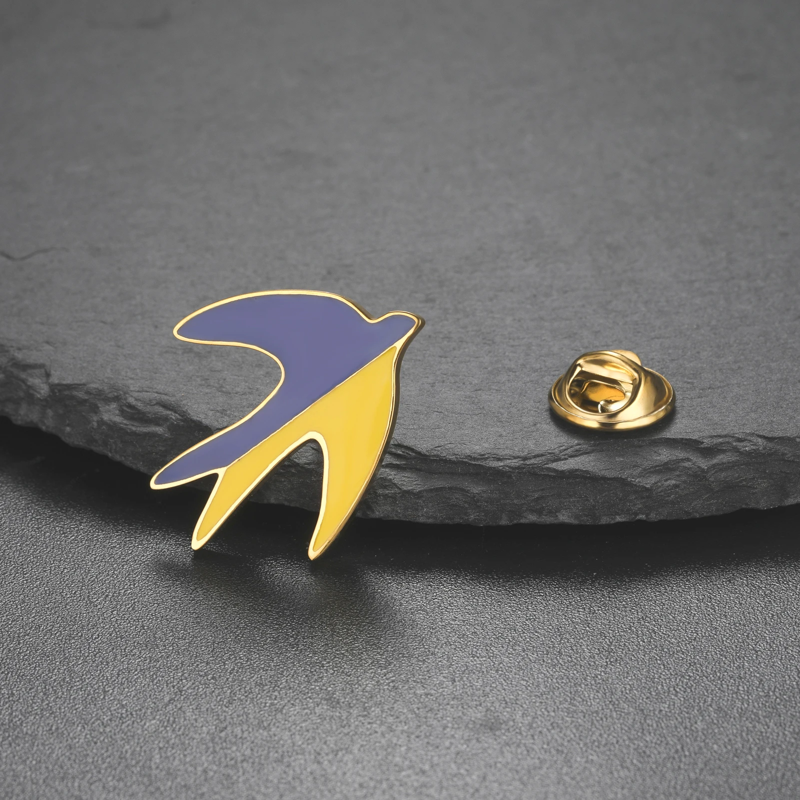 Ukraine Swallow Enamel Lapel Pin Blue Yellow Flying Swallow Bird Brooch Metal Badge Pin for Jacket Backpack Hat Decor Gift