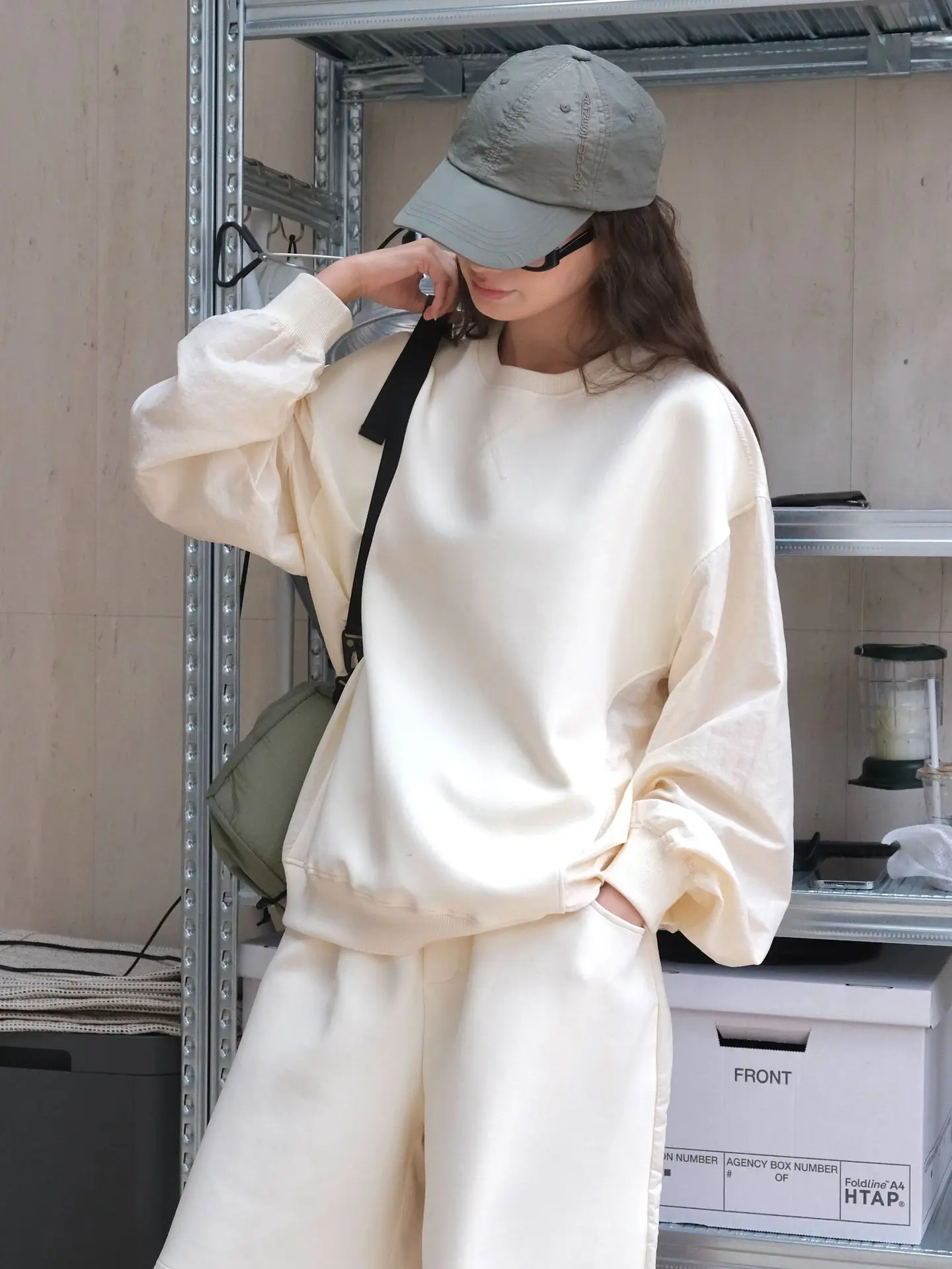 Spring and Autumn Women\'s Casual Solid Color Splicing Round Neck Long Sleeve Loose Sweatshirt