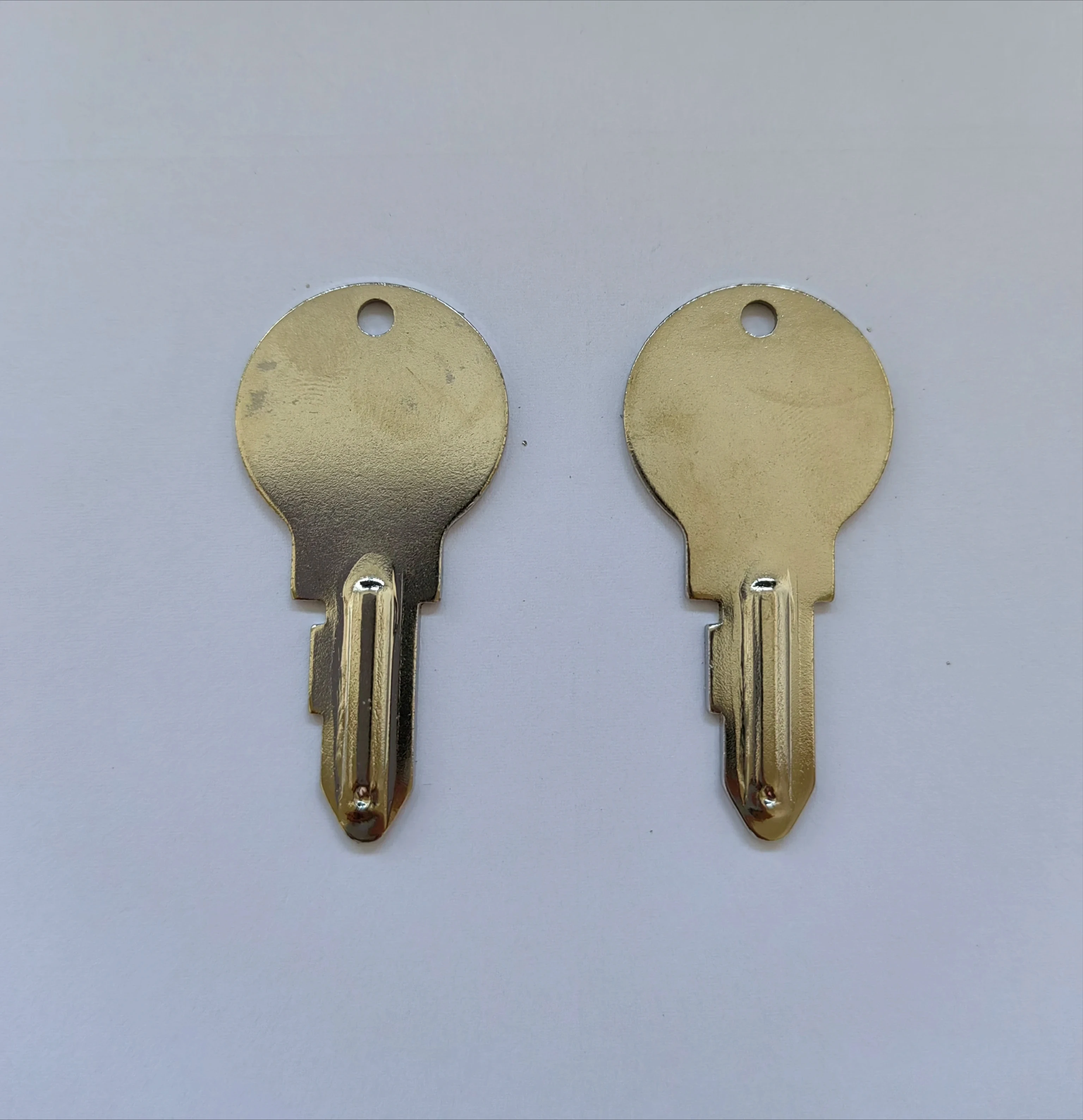 

2PCS M4500 32130-31810 Ignition Key for Kubota L1500 L175 L1801 L185 L2000 L210 Engine