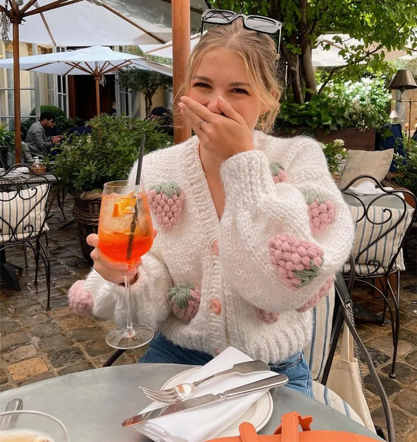 New High Quality Handmade Strawberry Decoration Knitted Cardigan Autumn Winter Women V Neck Thick Warm Loose Short Sweater Coat