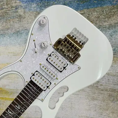 White Electric Guitar Floyd Rose Tremolo Bridge White Pearl Pickguard Golden Hardware