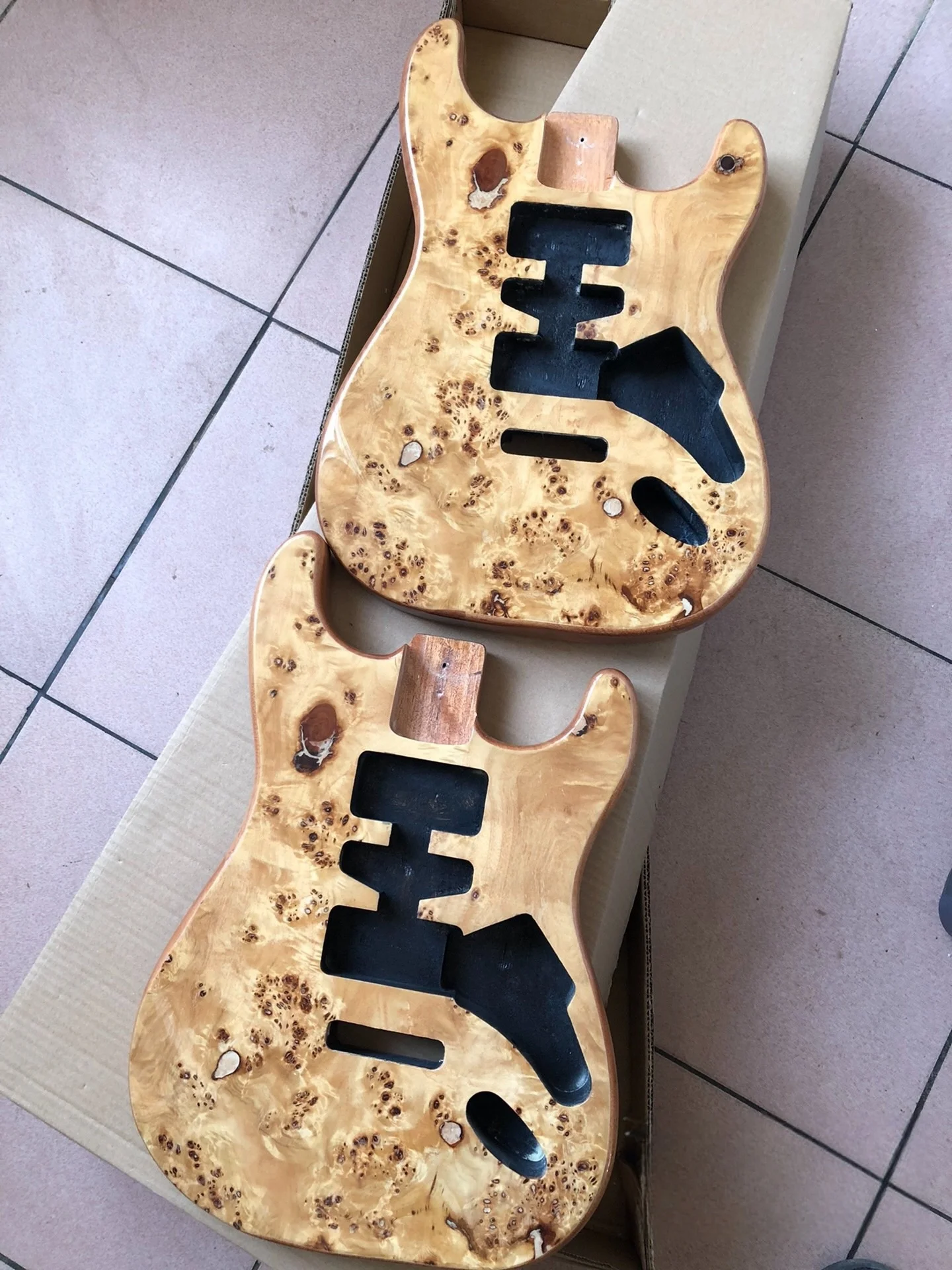 Electric guitar body, peach blossom core body material, tree scar wood grain veneer