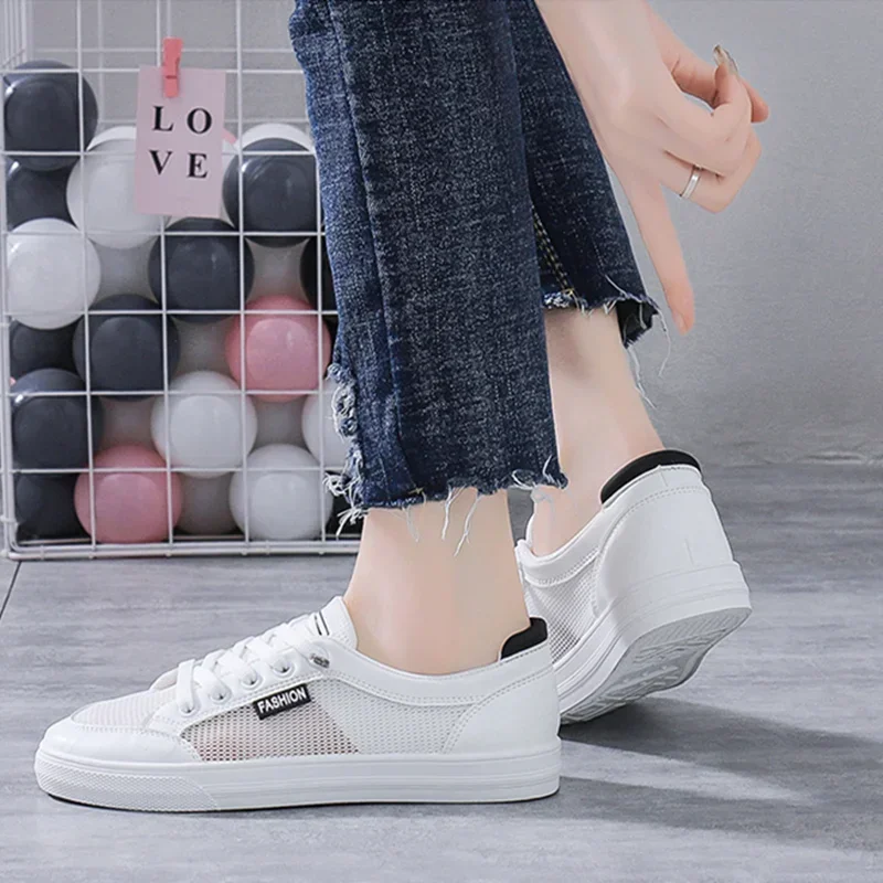 Zapatos vulcanizados para mujer, zapatillas deportivas informales transpirables de malla de Color sólido, a la moda, Color blanco, primavera y verano