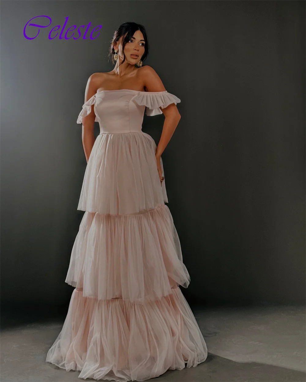 Vestido de noche de una línea de organza sin tirantes moderno personalizado Vestidos de fiesta con gradas elegantes Vestidos para ocasiones especiales con espalda abierta de lujo