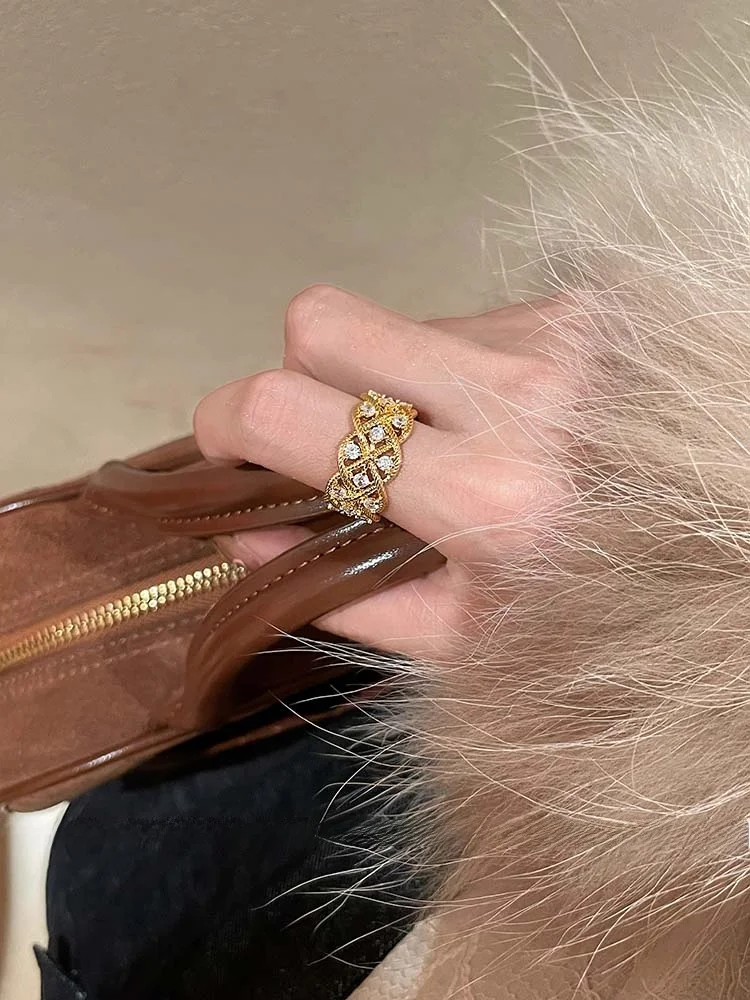 

Retro Baroque Wide Index Finger Ring for Women Lace Hollow out Design Micro Paved Gold Plated Faion Jewelry Daily Wear