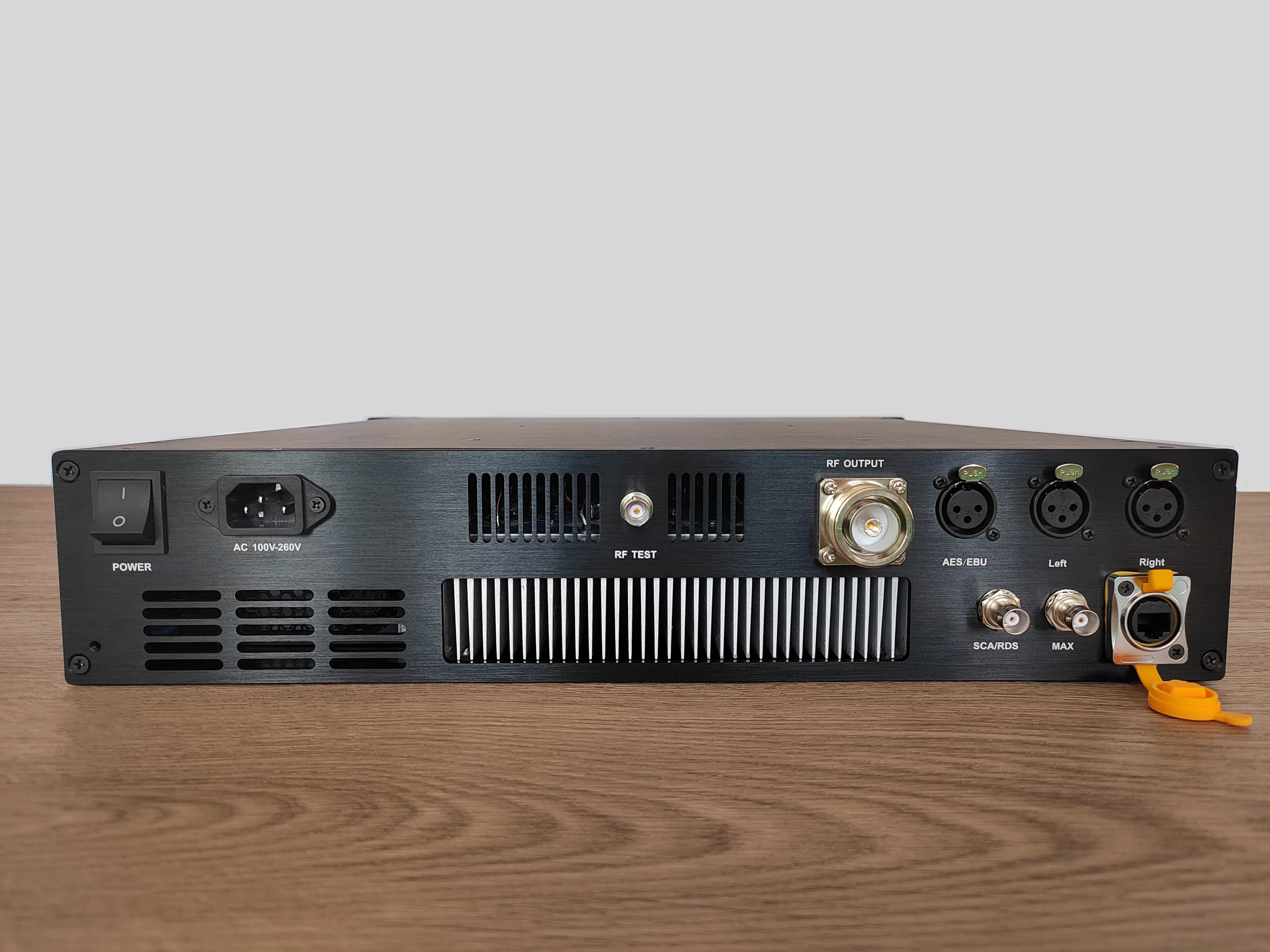 87,5–108 MHz 300 W FM-Transmitter 300 Watt Radiosender-Rundfunkausrüstung