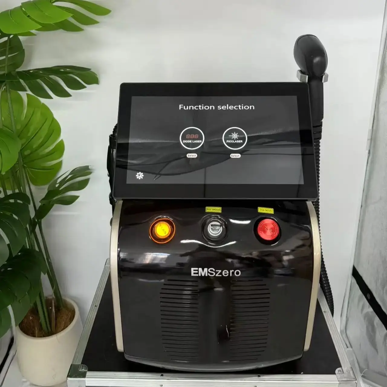 

Лазерный аппарат 2-в-1 для безболезненного удаления волос диодным лазером и удаления татуировок александритовым пикосекундным лазером с системой охлаждения