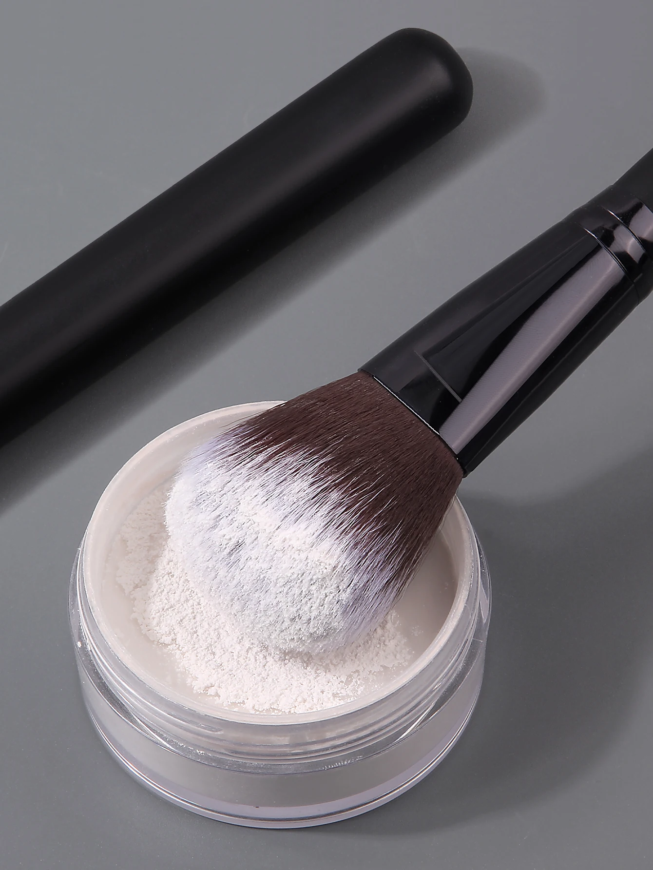 แปรงแต่งหน้าบลัชออนแป้งฝุ่นบนใบหน้าแบบนุ่มด้ามไม้สีดําระดับไฮเอนด์ 1 ชิ้นเครื่องมือความงามระดับมืออาชีพ