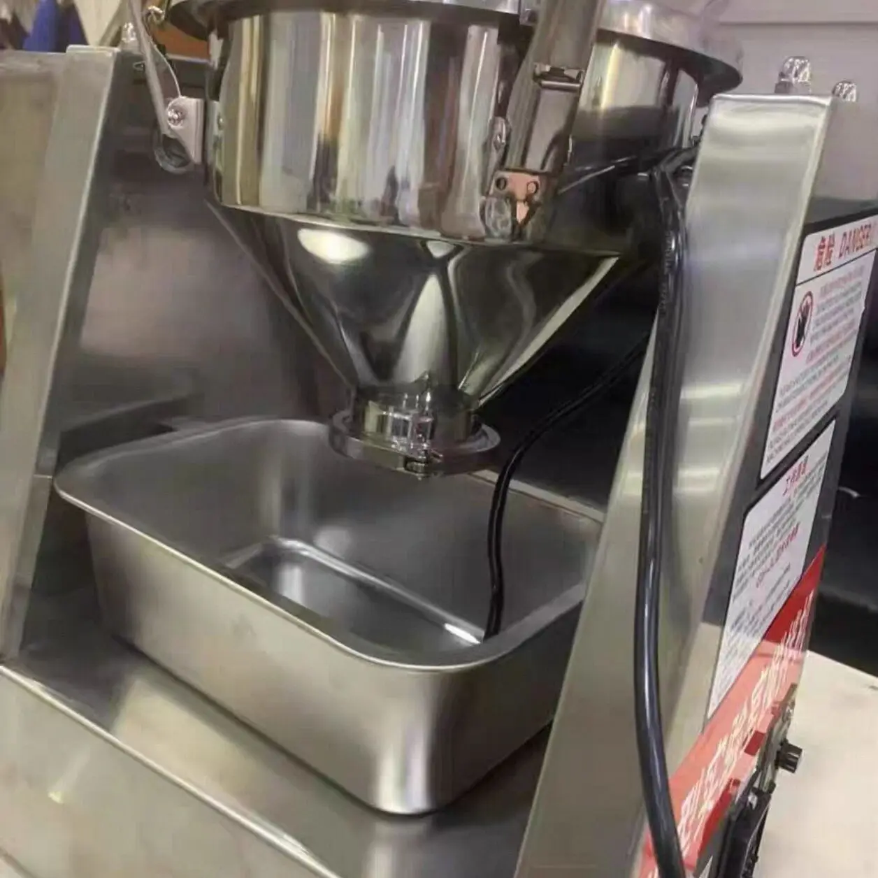 

Машина для ароматизации и приправления закусок: барабанный восьмиугольный миксер для ароматизации миндальных чипсов и пищевых продуктов