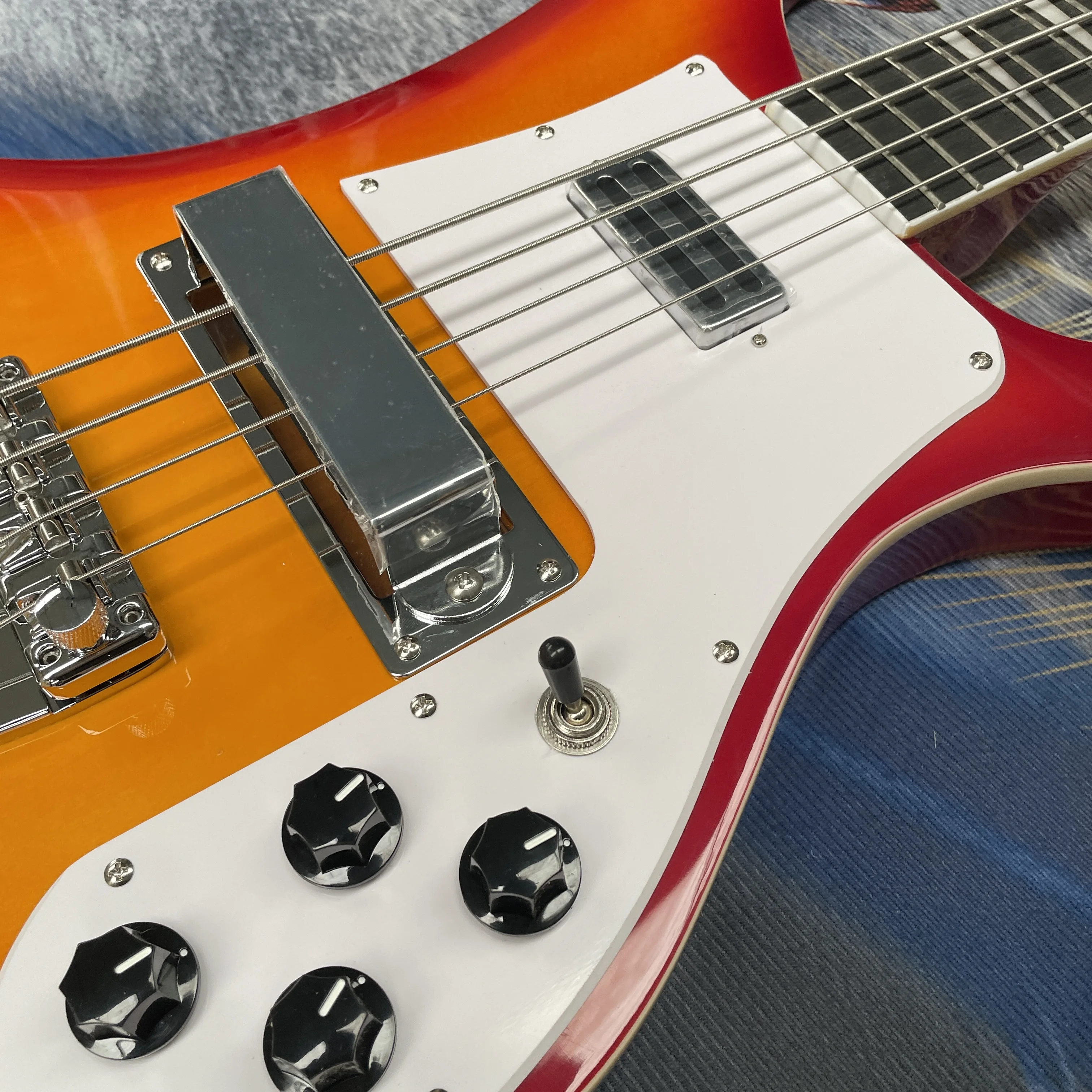 4-string electric bass guitar with white pickguard, rosewood fretboard comfortable grip guitars, retro rock guitarra