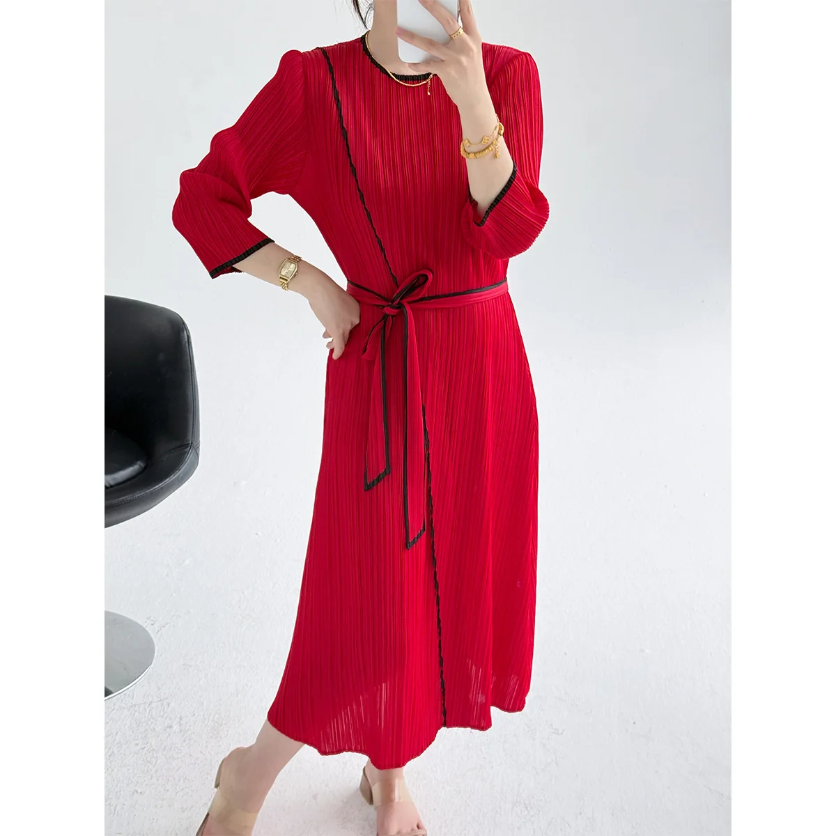 

Miyake Pleated Dresses Fold French Color-Blocking Retro Design 2026 Spring New Collection Waist-Cinching Slim Long Plisse Dress
