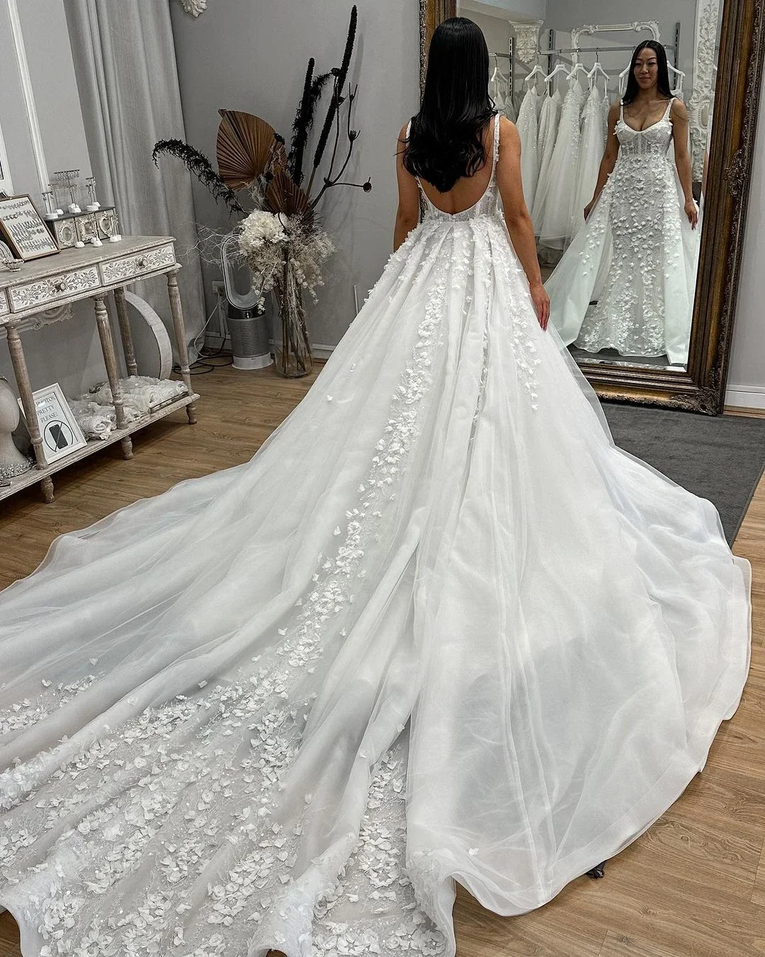 Customized Spaghetti Strap Lace Handmade Flowers Wedding Dress Vestido Noiva Backless Bridal Gowns with Removable Skirt