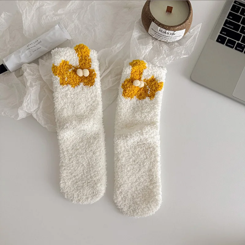Herbst und Winter Modische Warme Korallen Fleece Mitte Rohr Socken Hause Boden Socken Frauen Neue Nette Blume Plüsch Socken