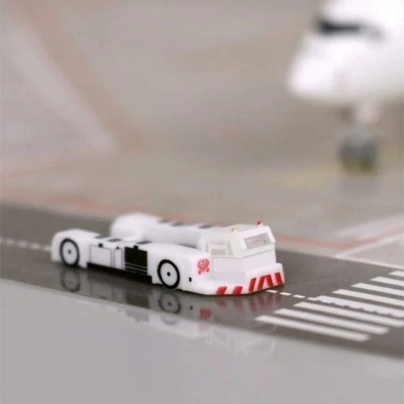 

Model Aircraft 1:400 Scale Plastic Airport Ground Crew Accessories Tractor Trailer Scene Props Decoration Collecting Gifts