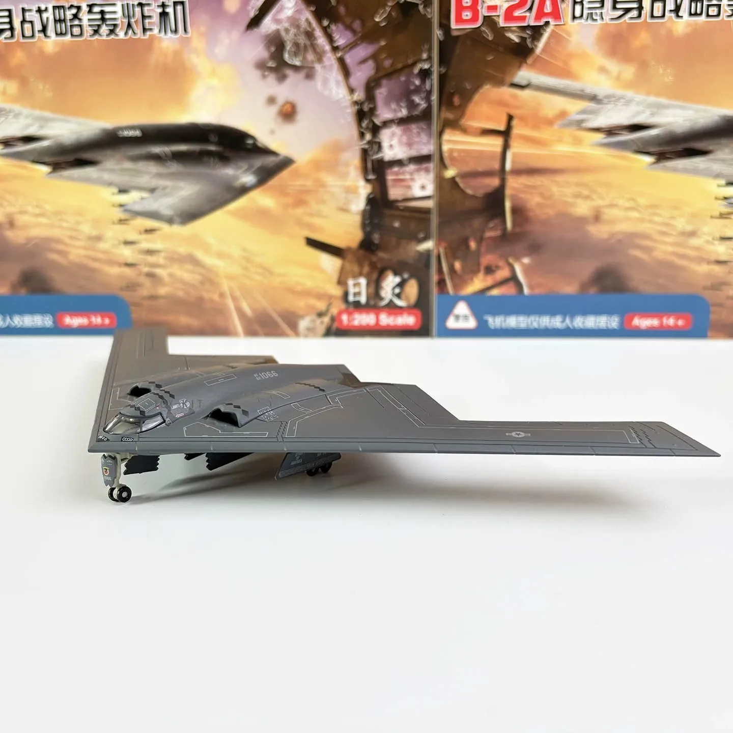 

Масштабная модель военного самолета B-2A (1:200) — стратегический бомбардировщик-невидимка США, литая под давлением из сплава, коллекционная статическая модель