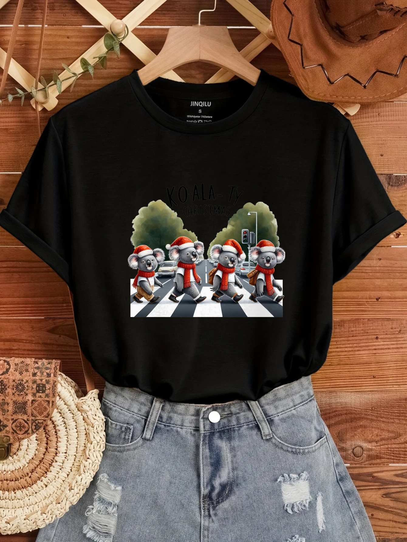 

2025 Four Christmas mice crossing the road graffiti print top Junior ONeck Ladies T-shirt Casual Spring Summer Cotton y2k tshirt