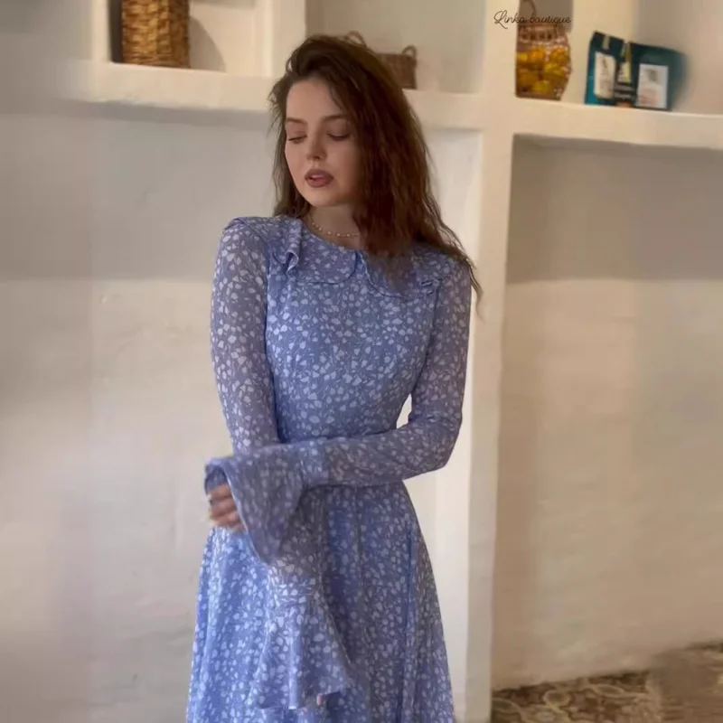 Biała sukienka w kropki z patchworkiem, falbankami przy rękawach, kołnierzykiem typu doll collar, słodka, z długim rękawem, prześwitująca, petite.