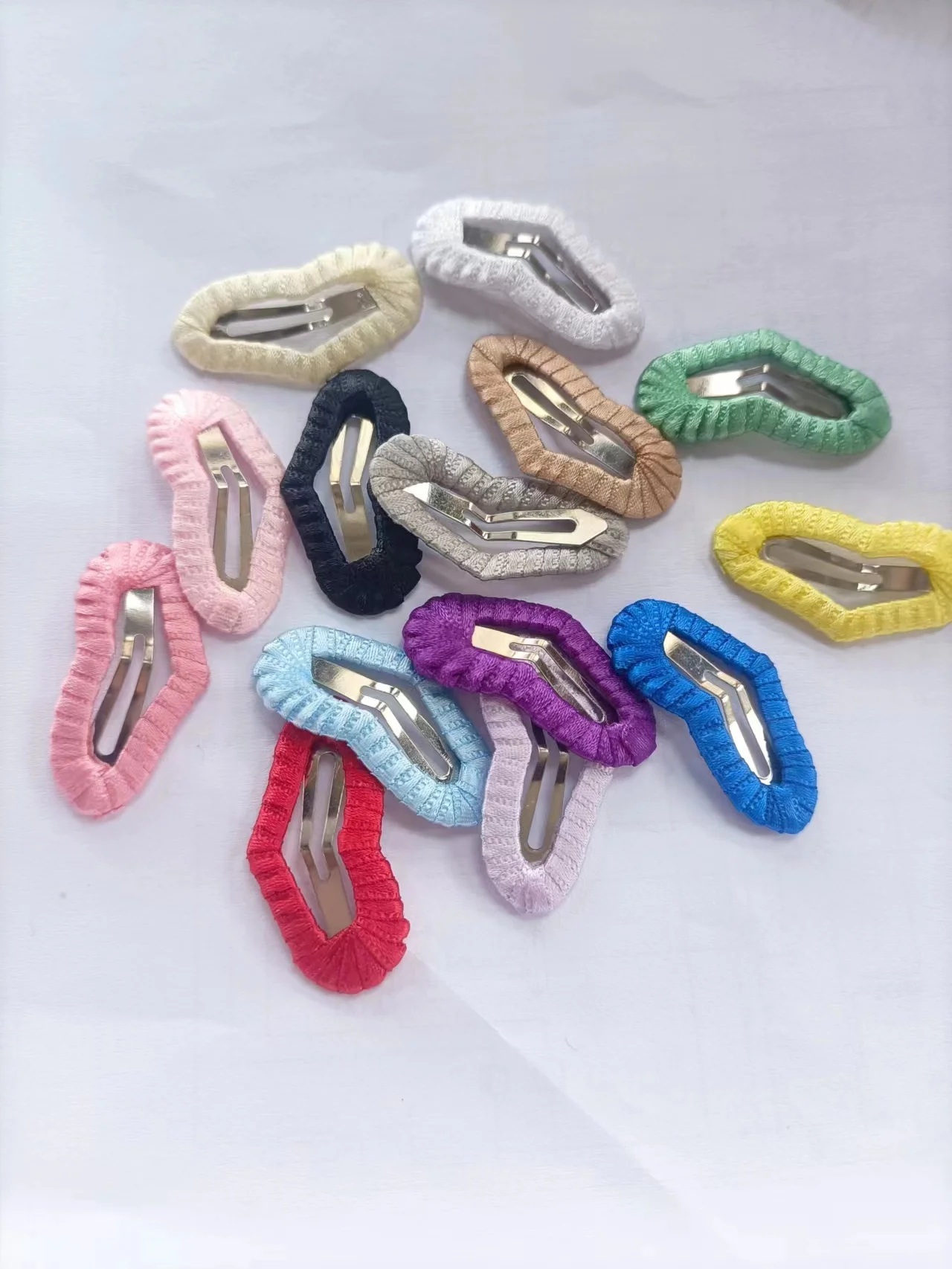 20pcs New Manual Heart-shaped Clip Dog Hairpin Pet Yorkshire BB Clip hairpin could be Pet Accessories