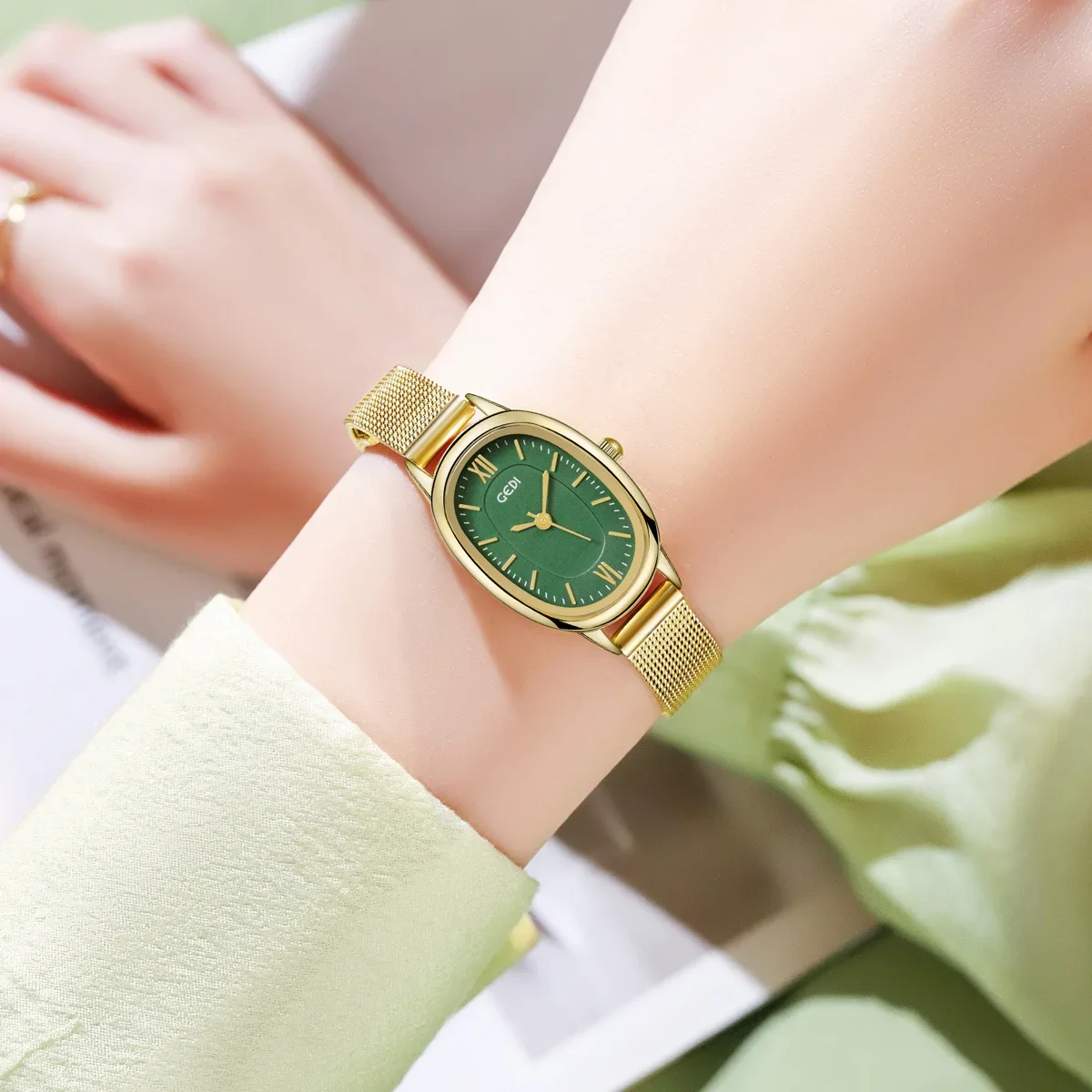 Simple Casual Ladies Watches Gold Tonneau Shape Dial Minimalism Elegant Women's Gold Watches Stainless Steel Luxury Wristwatch