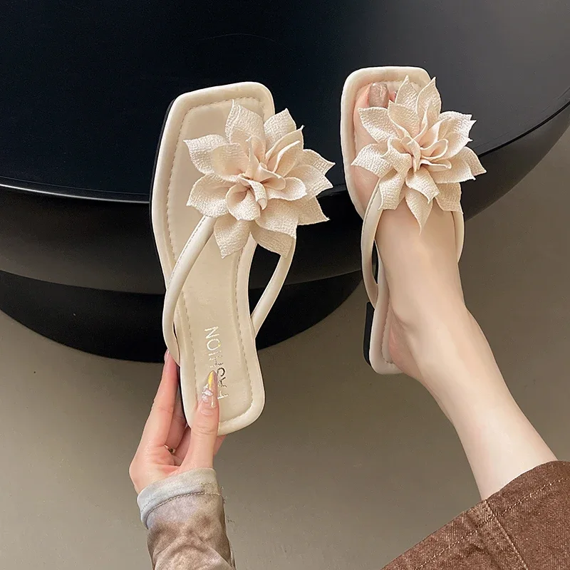 Women's Sandals Solid Color Flower Decorative Flat Slippers Summer 2025 New Fashion Dress Beach Non-slip Comfortable Flip-flops